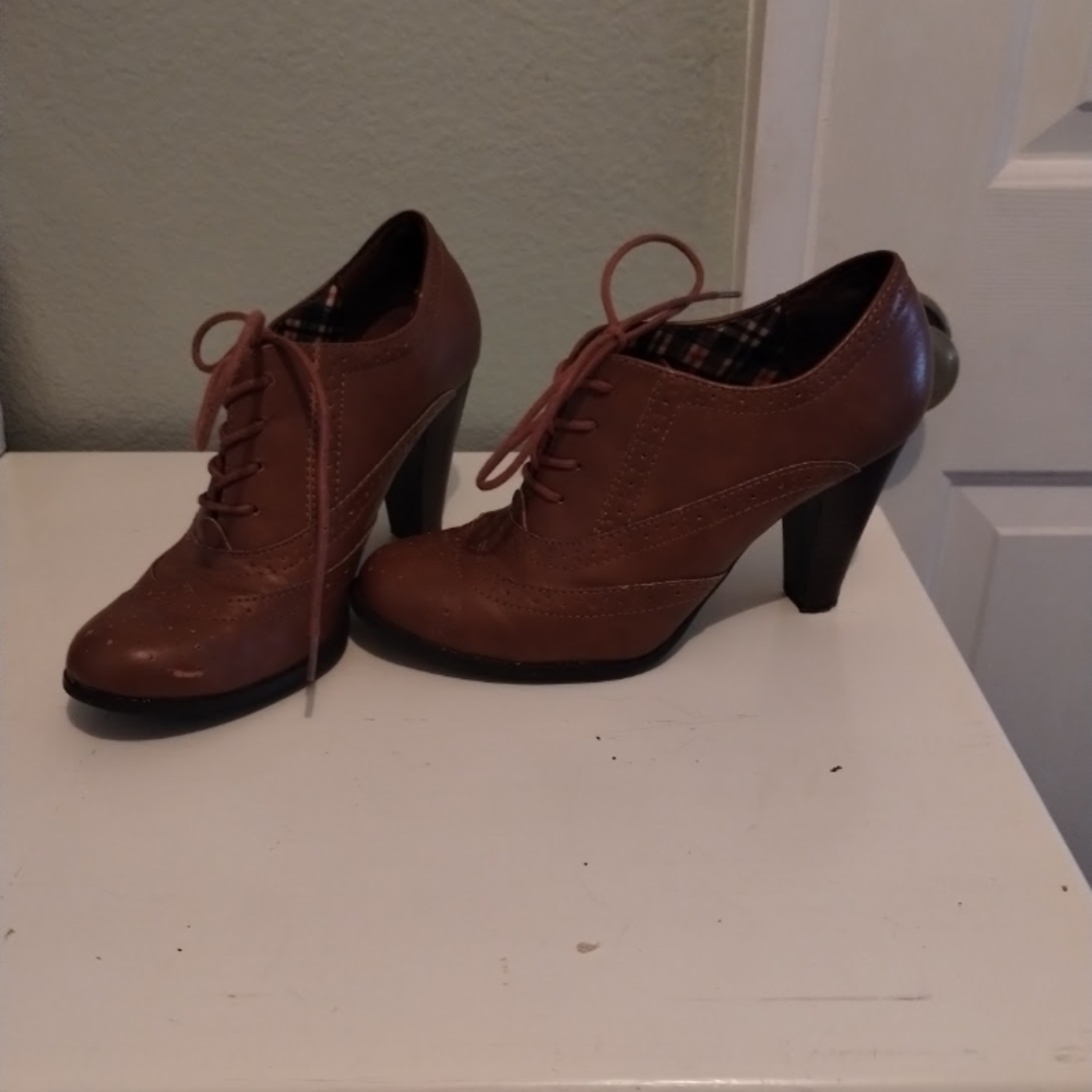 American Eagle Outfitters Tan Lace-Up Heels